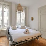 Apartament Et Chaleureux A Cordeliers