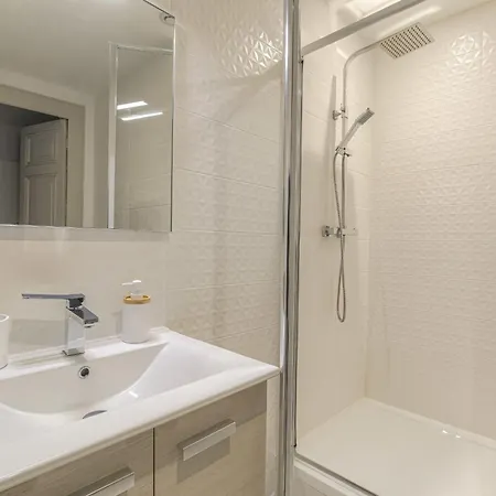 Apartment Et Chaleureux A Cordeliers