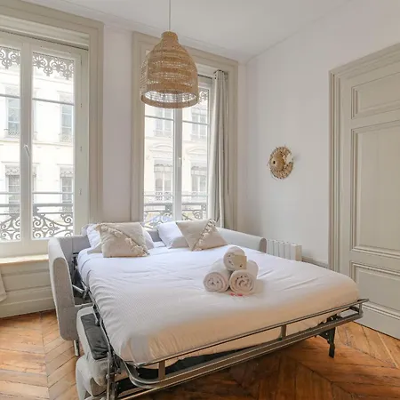 Apartment Et Chaleureux A Cordeliers