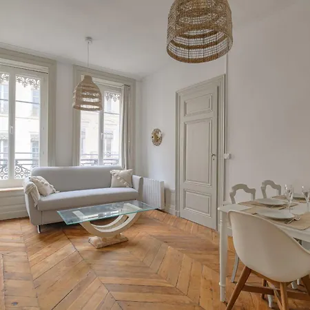 Et Chaleureux A Cordeliers Apartment