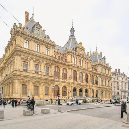 Et Chaleureux A Cordeliers Apartmán